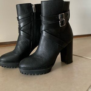 Vince camuto black boot size 7.5
